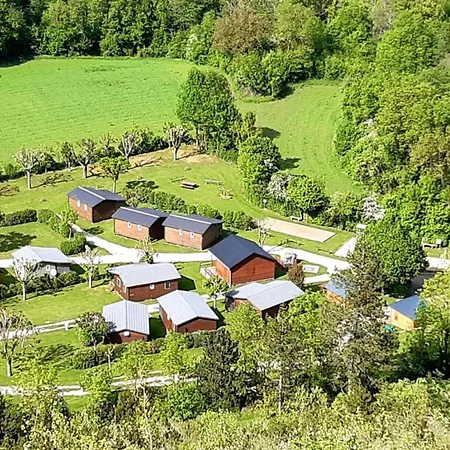 Campsite Accueillant - 4 Pers. - Api-1-52-2453 *